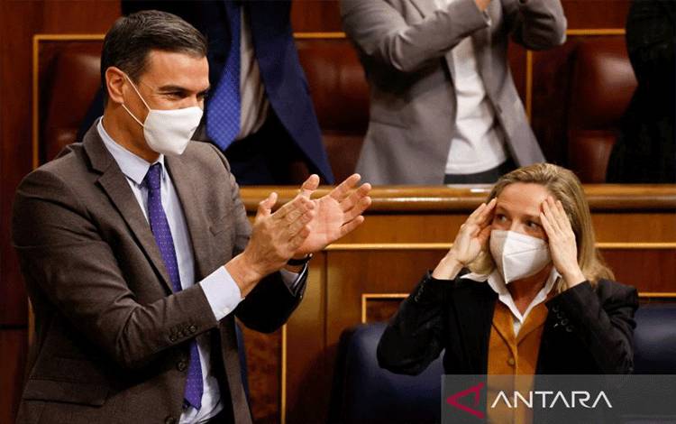 Spanyol Hapus Kewajiban Pakai Masker di Luar Ruangan
