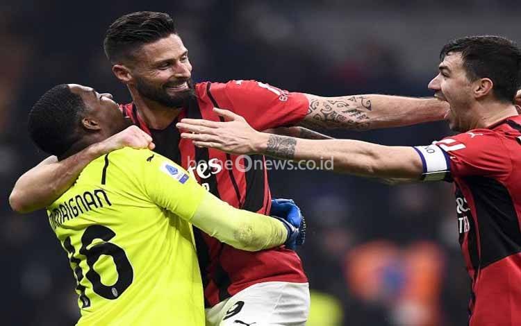 Olivier Giroud Bawa AC Milan Balik Tekuk Inter 2-1 dalam Derbi Milan