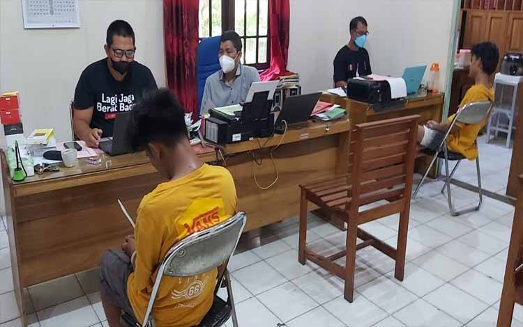 Maling Toko Ponsel, 2 Sekawan Digelandang Polisi