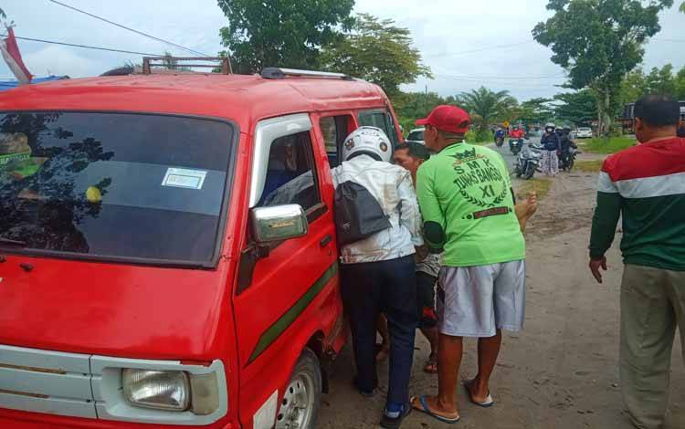 Pegawai Kelurahan Sabaru Dilarikan ke Rumah Sakit Setelah Kecelakaan