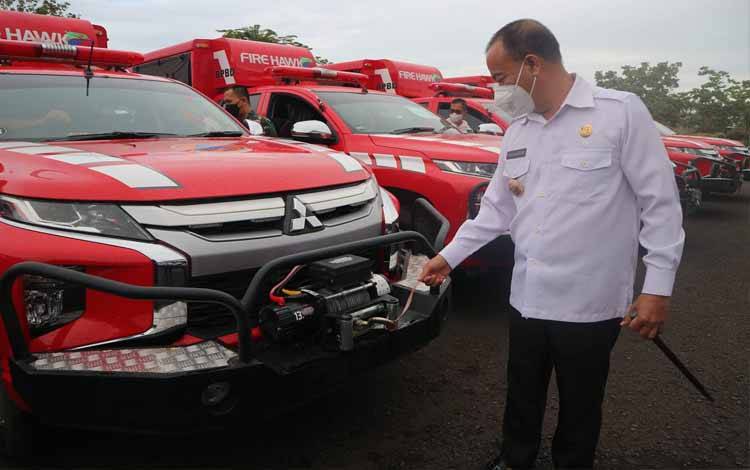 Bupati Seruyan Serahkan Mobil Patroli Karhutla Kecamatan