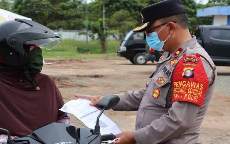 Kabag Ops Polres Kapuas Tinjau Pos Penyekatan Perbatasan