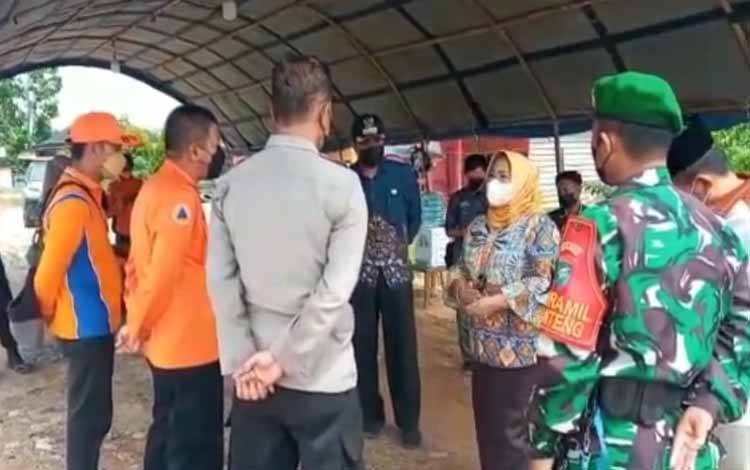 Ini Pesan Bupati Kobar kepada Personel Bertugas di Posko Penyekatan Guna Antisipasi Penyebaran Covid-19
