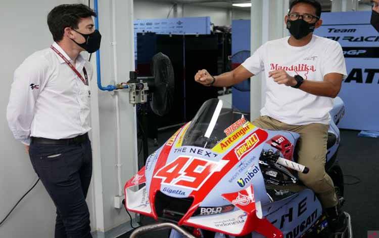 Menparekraf Sandiaga Sambangi Garasi Tim Gresini di Mandalika