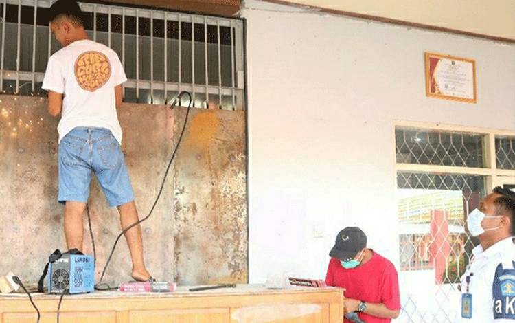 Rutan Kuala Kapuas Renovasi Pintu P2U Tingkatkan Keamanan