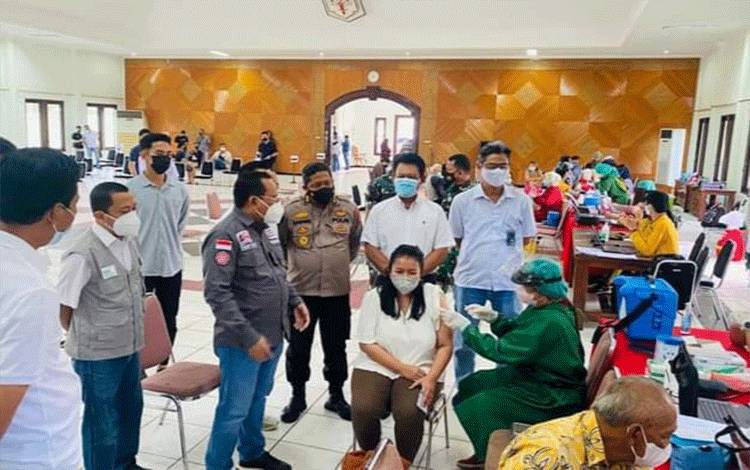 Pj Sekda Kalteng Apresiasi Vaksinasi Booster Otoritas Jasa Keuangan