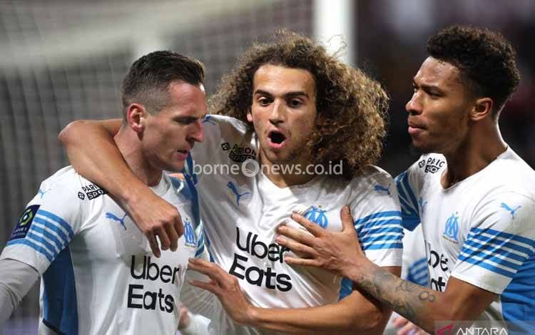 Arkadiusz Milik Selamatkan Marseille di Kandang Metz