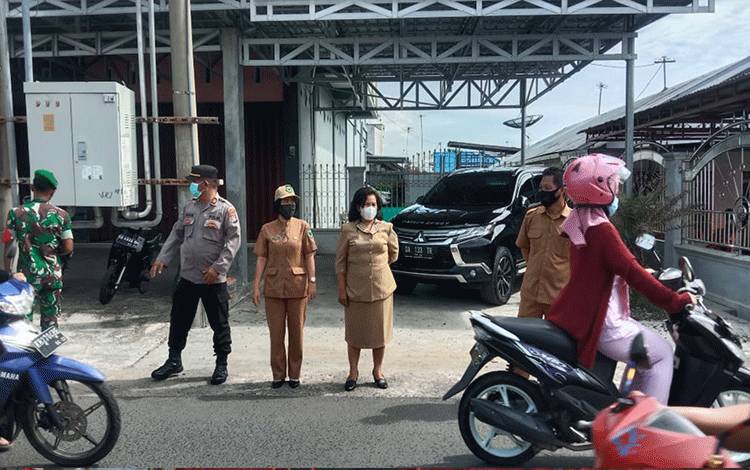 Lurah Selat Tengah Ajak Warga Disiplin Gunakan Masker