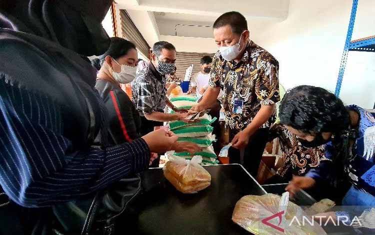 Bulog Kalteng Siapkan 1.000 Liter Minyak Goreng Sehari