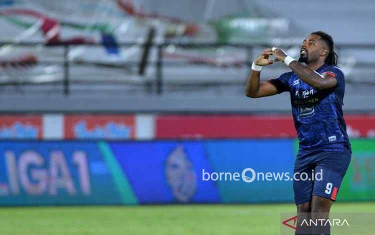 Dwigol Carlos Fortes Bawa Arema FC Amankan 3 Poin dari Persita