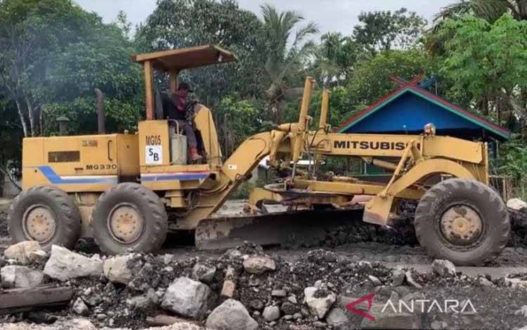 Pemprov Diminta Fokus Tingkatkan Jalan Palangka Raya - Gunung Mas