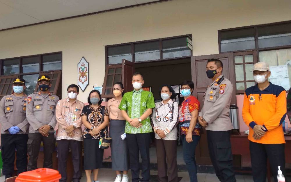Bupati Gunung Mas Tinjau Kegiatan Vaksinasi Anak di SDN 3 Tampang Tumbang Anjir