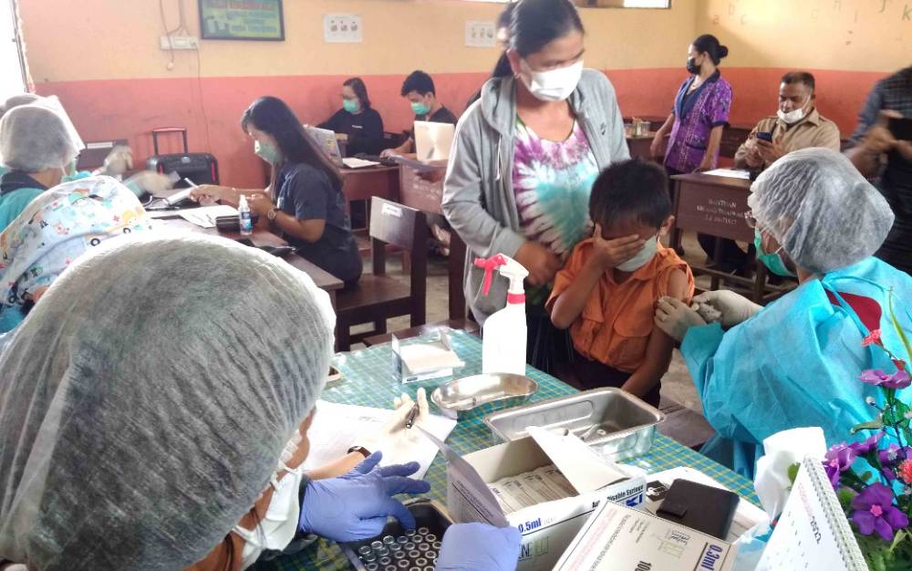 Orangtua Siswa: Saya Lebih Tenang Anak Saya Sudah Suntik Vaksin Covid-19