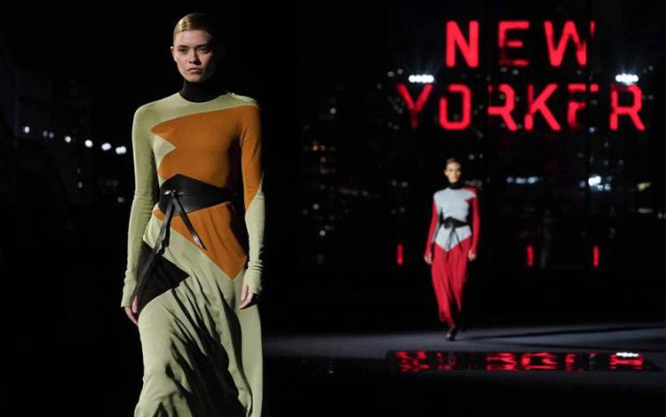Tony Burch Padukan Gaya Kasual dan Sporty di Koleksi Fall/Winter 2022