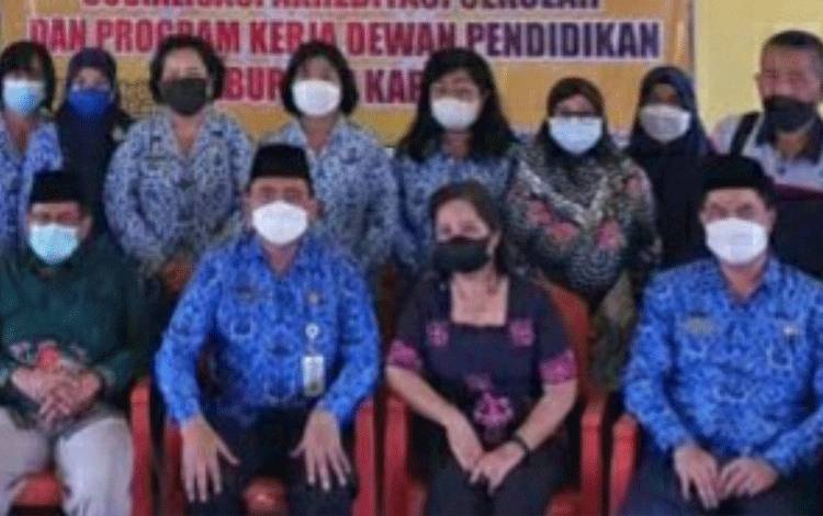 Kepala Disdik Kapuas Beri Arahan Terkait Akreditasi Sekolah