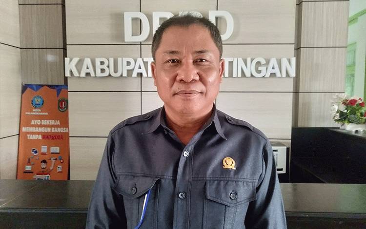 Anggota DPRD Katingan Ini Harap PLN Rayon Sampit Realisasikan Listrik Menyala 24 Jam di Pegatan