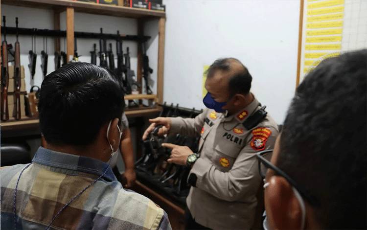 Kapolres Kapuas Cek Gudang Senpi dan Ruang Tahanan, Ini Pesan ke Personel