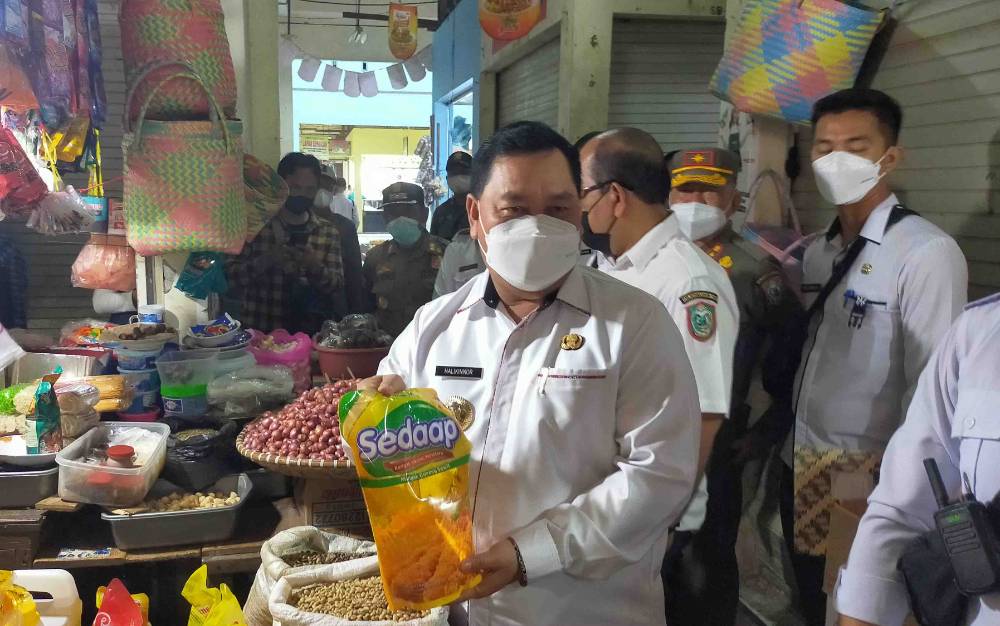 Bupati Kotim Pastikan Ketersediaan Minyak Goreng di Pasar Masih Aman