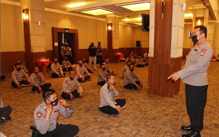 Personel Polda Kalteng Ikuti Pembinaan Etika Profesi Polri