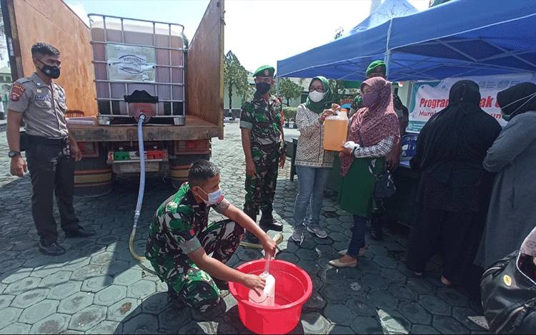 Atasi Masalah Kelangkaan, PT CBU Banjiri Pasaran Minyak Goreng untuk Warga