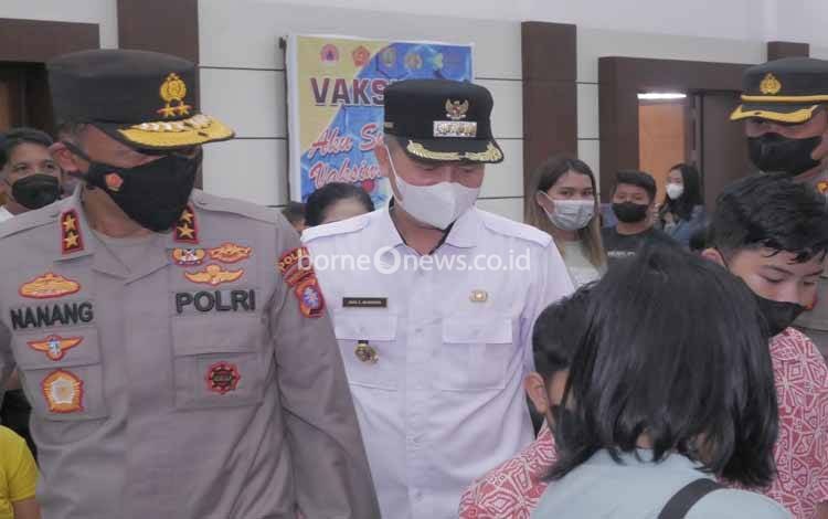 Bupati Gunung Mas dan Kapolda Kalteng Tinjau Vaksinasi Massal