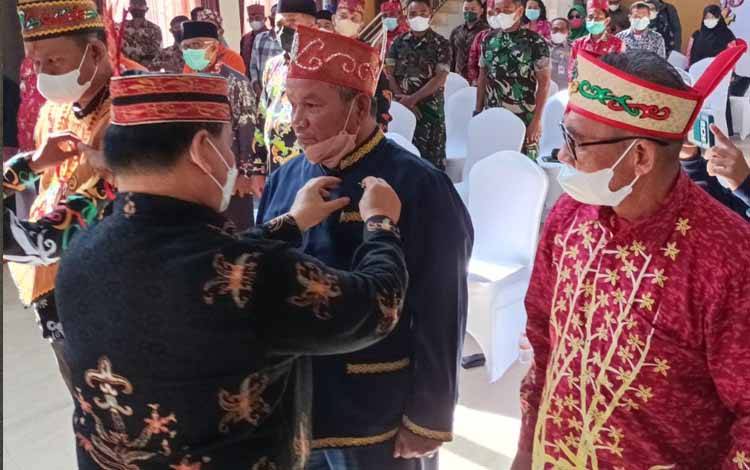 Bupati Kotim Lantik Damang Parenggean dan MHU