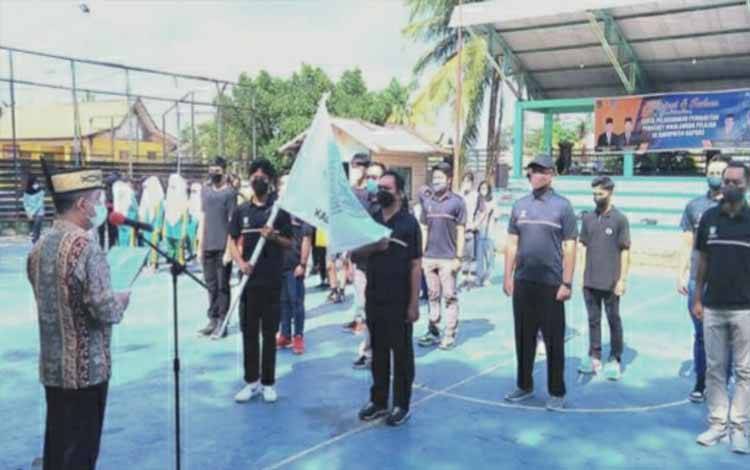 Pengukuhan pengurus Perbasi Kabupaten Kapuas di lapangan basket komplek Stadion Panunjung Tarung, Kamis 24 Februari 2022