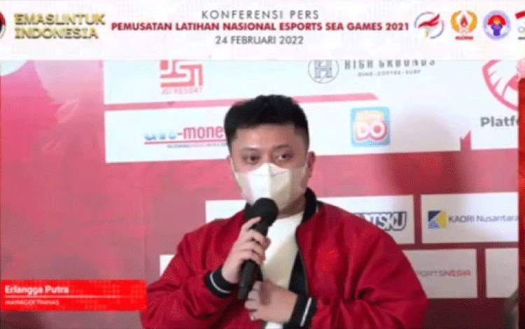 Hasil tangkap layar Manager Timnas Esport, Erlangga Putra, dalam konferensi pers virtual pemusatan latihan nasional esport SEA Games 2022, Kamis (24/2/2022). (ANTARA/Arindra Meodia)