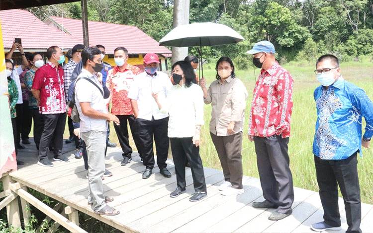 Bupati Pulang Pisau Kunjungi Banama Tingang dan Kahayan Tengah Dorong Regrouping Sekolah