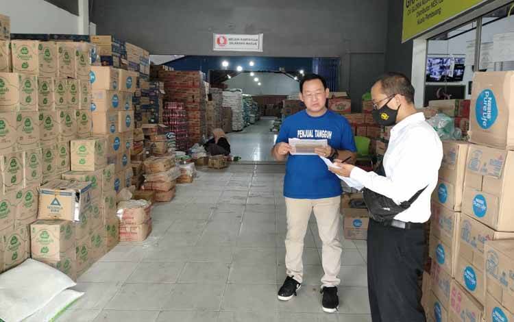 Cegah Aksi Penimbunan, Polsek Seruyan Hilir Cek Stok Minyak Goreng di Pasaran