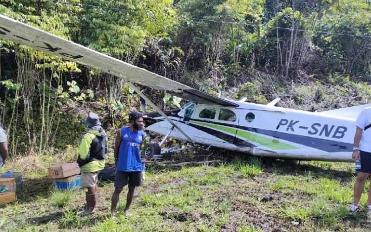 Pesawat Pilatus Tergelincir di Bayabiru Paniai