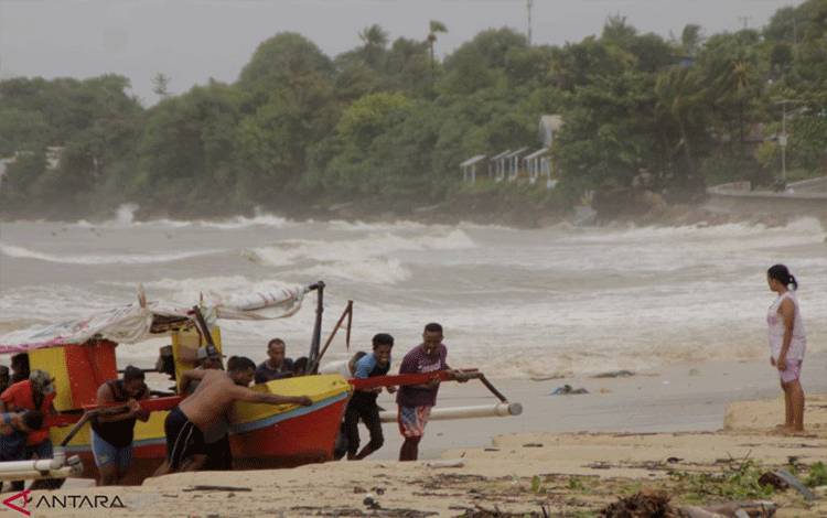 Gelombang Tinggi Diprakirakan Menghampiri Tiga Wilayah Perairan di NTT