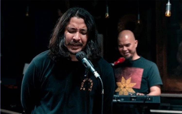 Ello Jadi Vokalis Baru Dewa 19