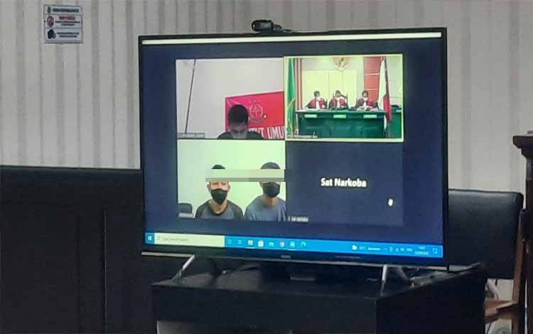 Pelaku pencurian buah sawit D dan MT menjalan sidang putusan di PN Pangkalan Bun