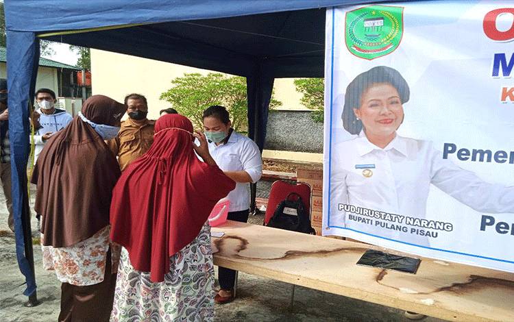 Disperindagkop Pulang Pisau Gelar Operasi Pasar Minyak Goreng di Tiga Lokasi