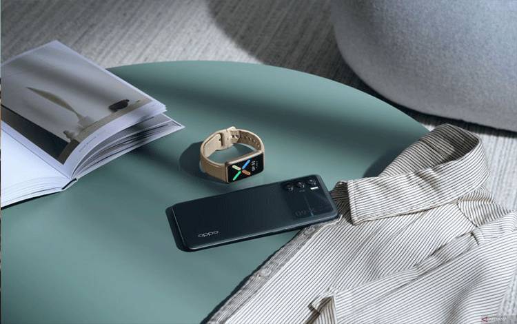 OPPO Reno7 series 5G dan Watch Free. (ANTARA/OPPO Indonesia)