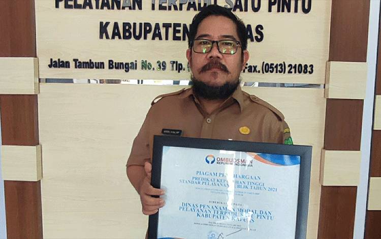 Dinas PMPTSP Kapuas Dapat Penghargaan Terkait Standar Pelayanan Publik