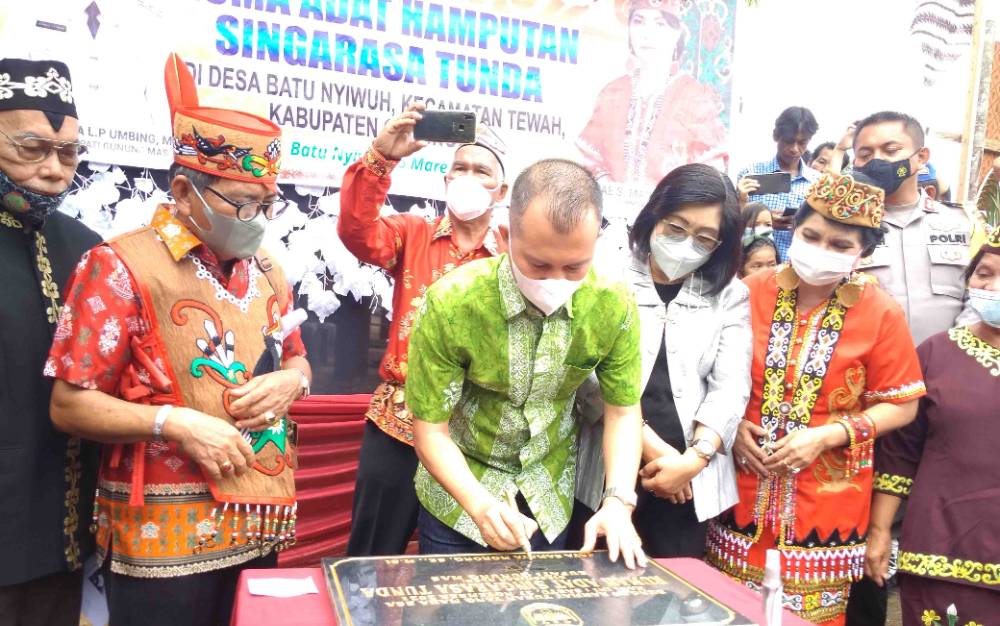 Bupati Gunung Mas Resmikan Rumah Adat Hamputan Singarasa Tunda