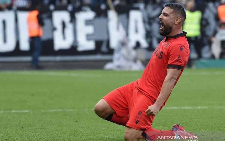 Gol Larut Delort Bawa Kemenangan Nice atas PSG