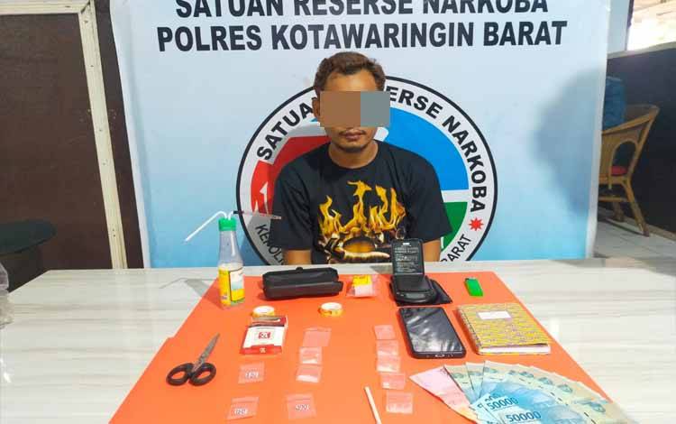 Pria berinsial RE (41) pelaku pengedar sabu diamankan Satres Narkoba Polres Kotawaringin Barat