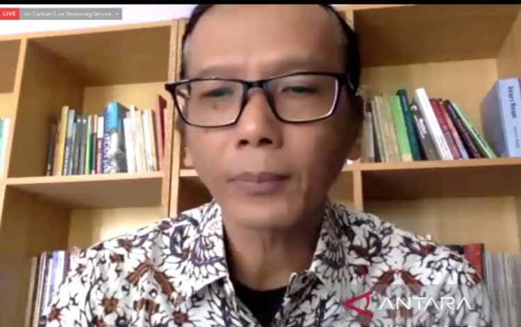 Sejarawan UGM sekaligus tenaga ahli penulis naskah akademik Hari Penegakan Kedulatan Negara Sri Margana dalam diskusi virtual bertajuk "Memahami Kepres Nomor 2 tentang Hari Penegakan Kedaulatan Negara" dipantau di Yogyakarta, Senin (7/2/2022)