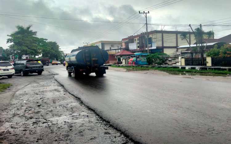 Sopir Truk Kerap Ugal-ugalan di Jalan