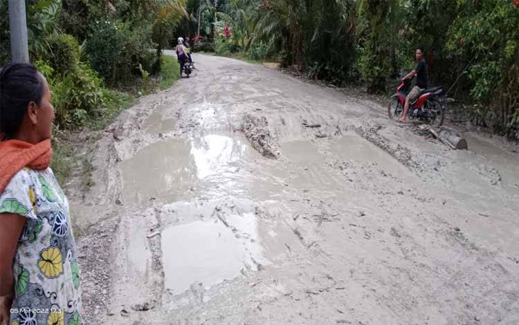 Dinas PUPR Barito Utara Segera Cek Kerusakan Jalan Kandui - Montallat
