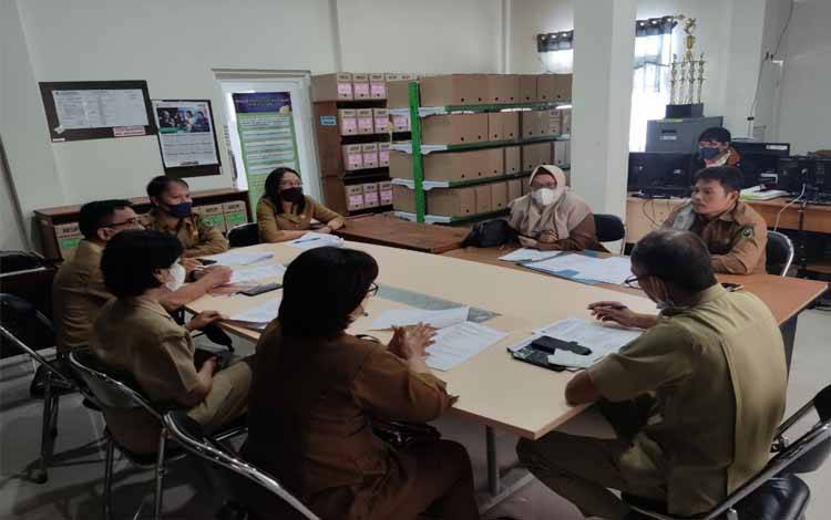 Jajaran Disarpustaka Kapuas saat lakukan perencanaan kegiatan kearsipan