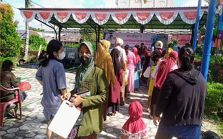 Program Minyak Murah CBI Group Disambut Antusias, Warga : Lumayan Selisih Harganya Bisa Ditabung
