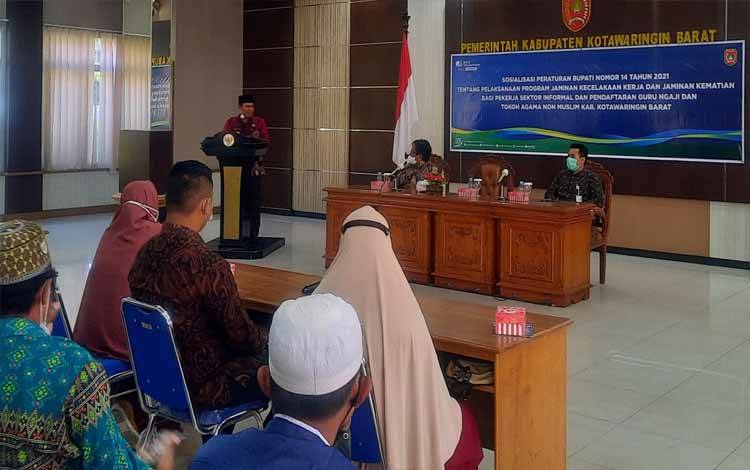 Wakil Bupati Kobar, Ahmadi Riansyah saat menyampaikan sambutan