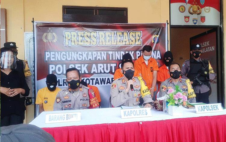 VIDEO: Jumpa Pers Polres Kobar Pengungkapan Kasus 3 Pelaku Curanmor dan 2 Penadah Ditangkap