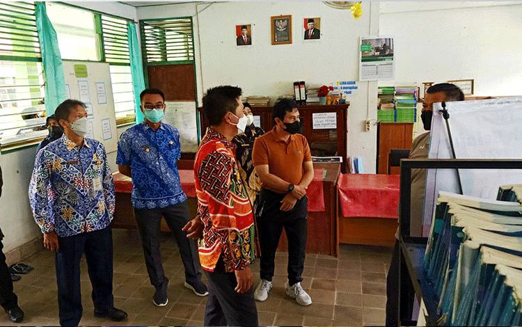 Bupati Barito Utara Kunjungi SMPN 1 Muara Teweh