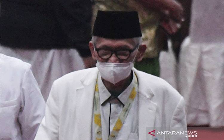 Arsip Foto. KH Miftachul Akhyar terpilih menjadi Rais Aam PBNU periode 2021-2026 dalam Muktamar ke-34 Nahdlatul Ulama di Lampung, Jumat (24/12/2021). (ANTARA FOTO/Hafidz Mubarak A/aww)