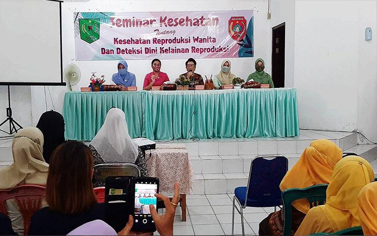 Gabungan Organisasi Wanita (GOW) Kobar gelar seminar kesehatan reproduksi wanita.